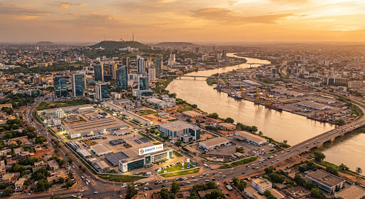 Vue aérienne de Bamako au coucher du soleil